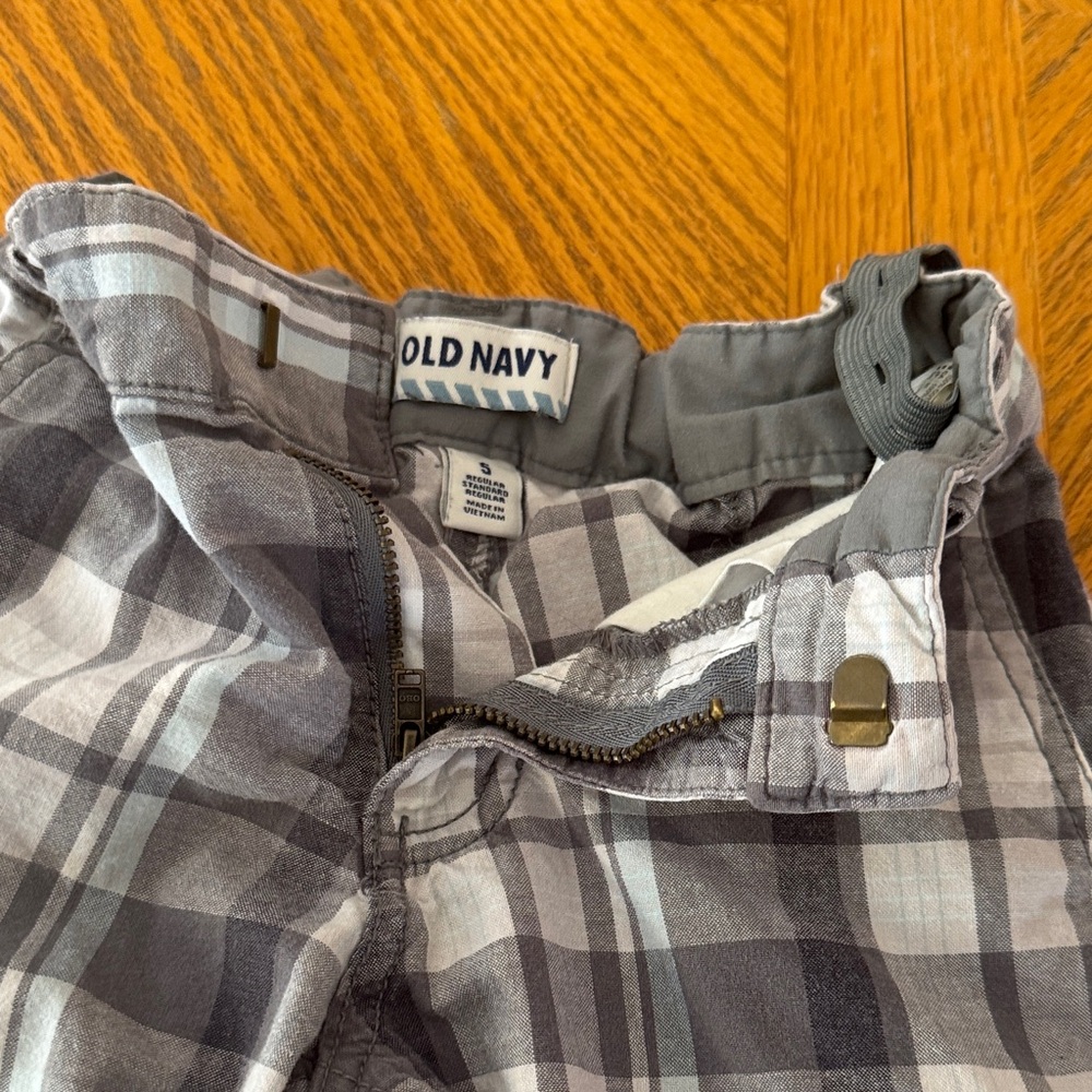 Old Navy Kids Plaid Shorts in Gray and White - Picture 3 of 4